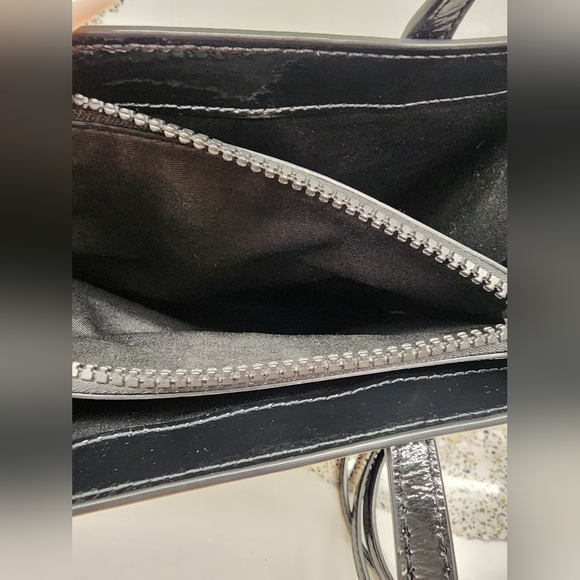 MARC JACOBS Mini Grind Patent Crossbody Tote In Black - Picture 9 of 15